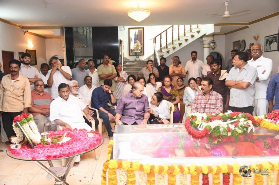 Celebrities-Pay-Homage-to-Vijaya-Nirmala-Garu